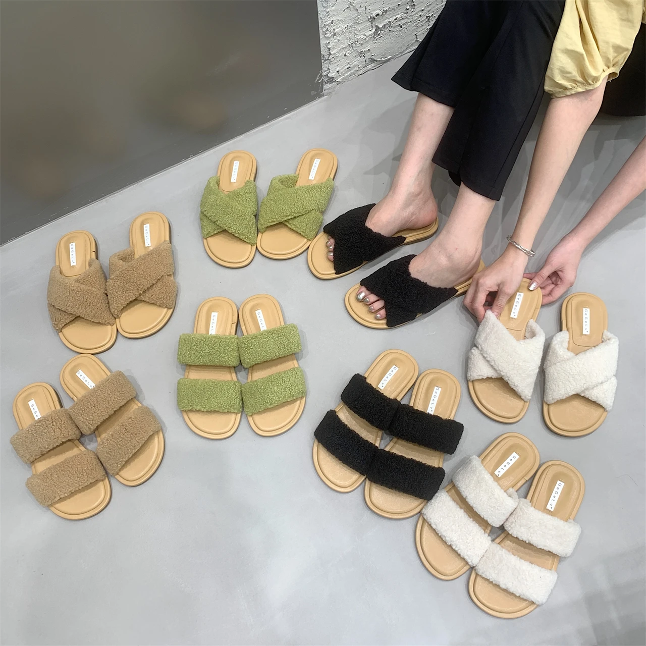 Bailamos Winter Warm Furry Slippers Platform Slip-On Cross Strap Wool Women Slides Shoes Simple Soft Flat Slippers Flip Flop Muj
Bailamos Winter Warm Furry Slippers Platform Slip-On Cross Strap Wool Women Slides Shoes Simple Soft Flat Slippers Flip Flop Muj