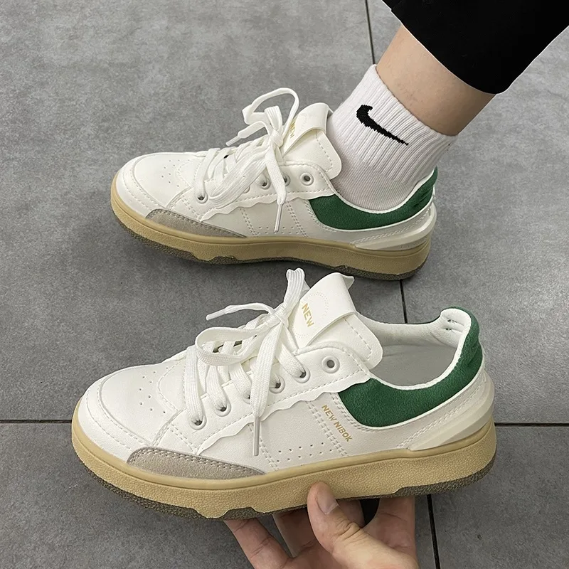2022 new trend white and green sneakers for men and women's shoes comfortable board shoes breathable German training shoes
2022 new trend white and green sneakers for men and women's shoes comfortable board shoes breathable German training shoes