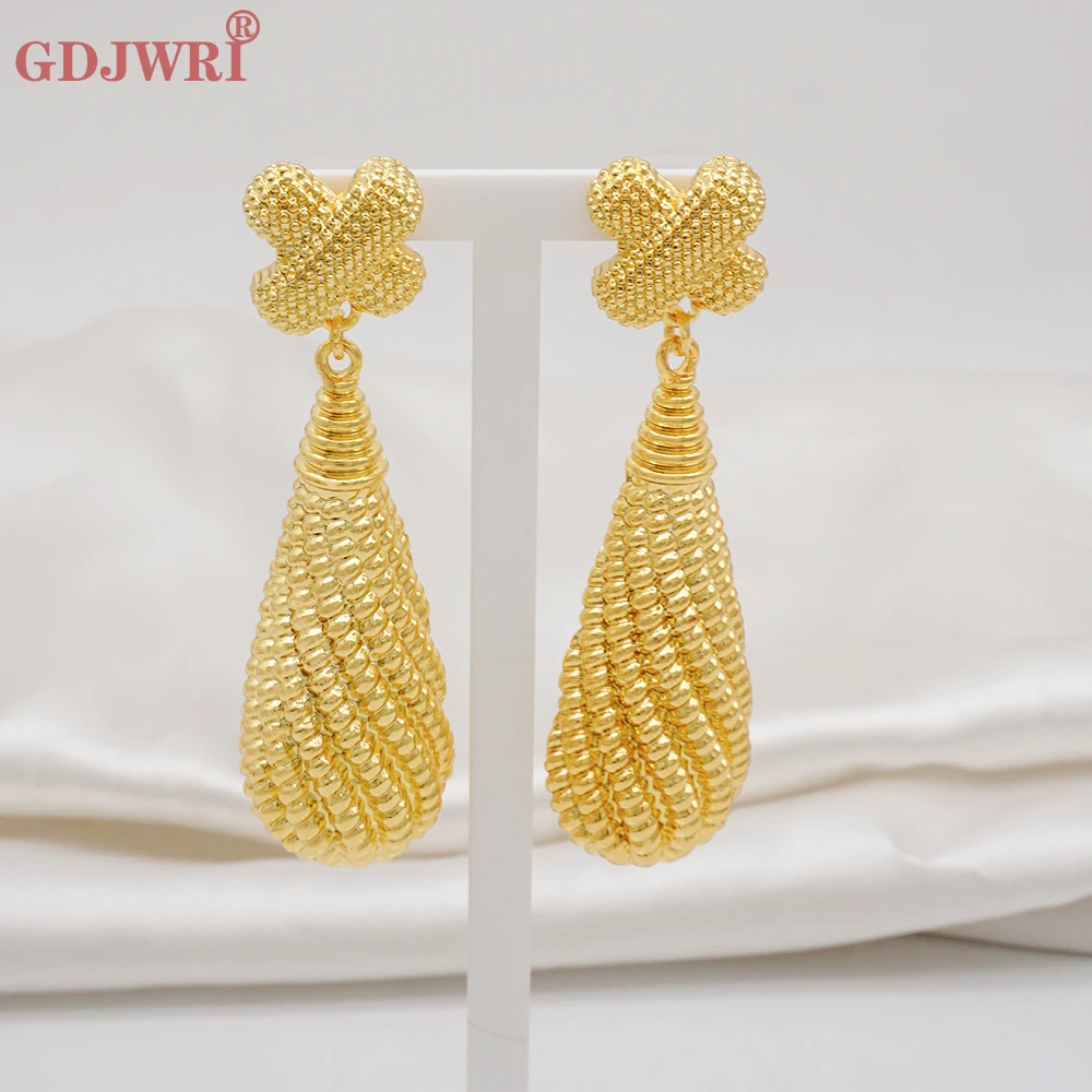 Модные большие массивные геометрические серьги золотого цвета для женщин, роскошные Висячие серьги для вечеринки, свадьбы, подарки
Модные большие массивные геометрические серьги золотого цвета для женщин, роскошные Висячие серьги для вечеринки, свадьбы, подарки