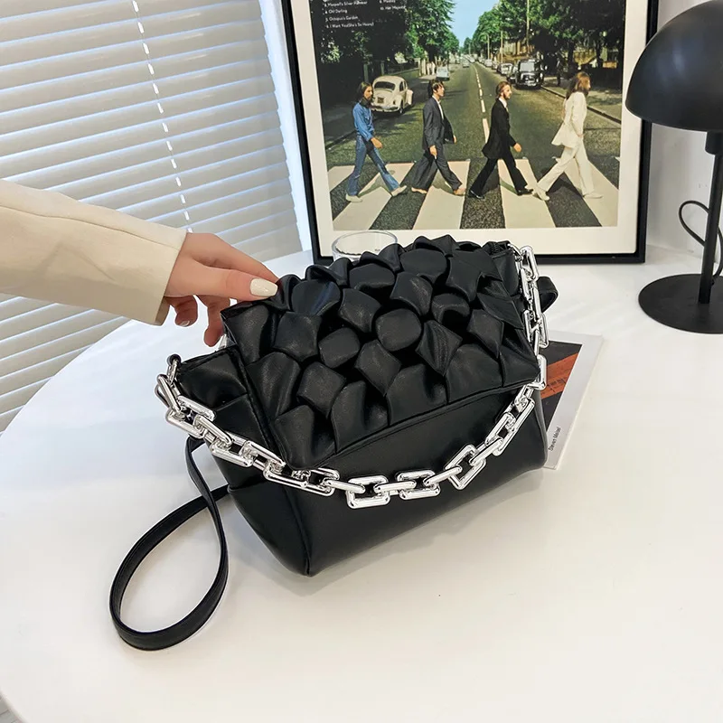 Fashion Pleated Women Shoulder Bag Thick Chain Lady Crossbody Bags Quality Female Big Tote Luxury Designer Handbags and Purse
Fashion Pleated Women Shoulder Bag Thick Chain Lady Crossbody Bags Quality Female Big Tote Luxury Designer Handbags and Purse