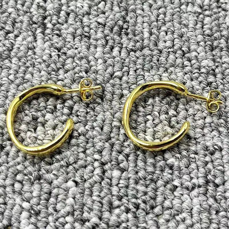 2022 new UNOde50 exquisite fashion electroplating 925 silver irregular round pin simple earrings elegant jewelry gifts
2022 new UNOde50 exquisite fashion electroplating 925 silver irregular round pin simple earrings elegant jewelry gifts