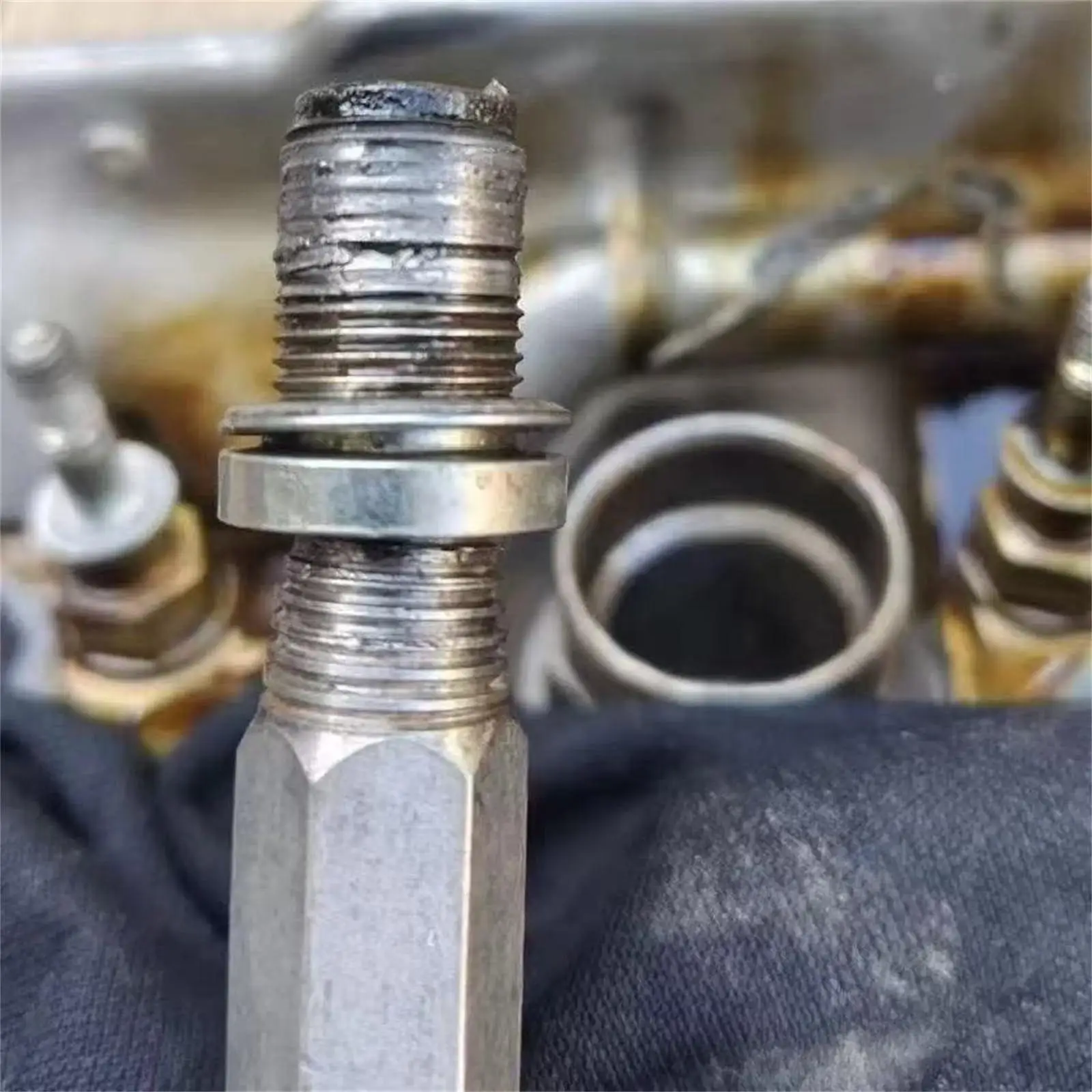 Инструмент для удаления свечей зажигания, инструменты для ремонта поврежденных автомобильных свечей зажигания, двусторонний кран с обратной резьбой для мастерской мотоциклов-механиков
Инструмент для удаления свечей зажигания, инструменты для ремонта поврежденных автомобильных свечей зажигания, двусторонний кран с обратной резьбой для мастерской мотоциклов-механиков