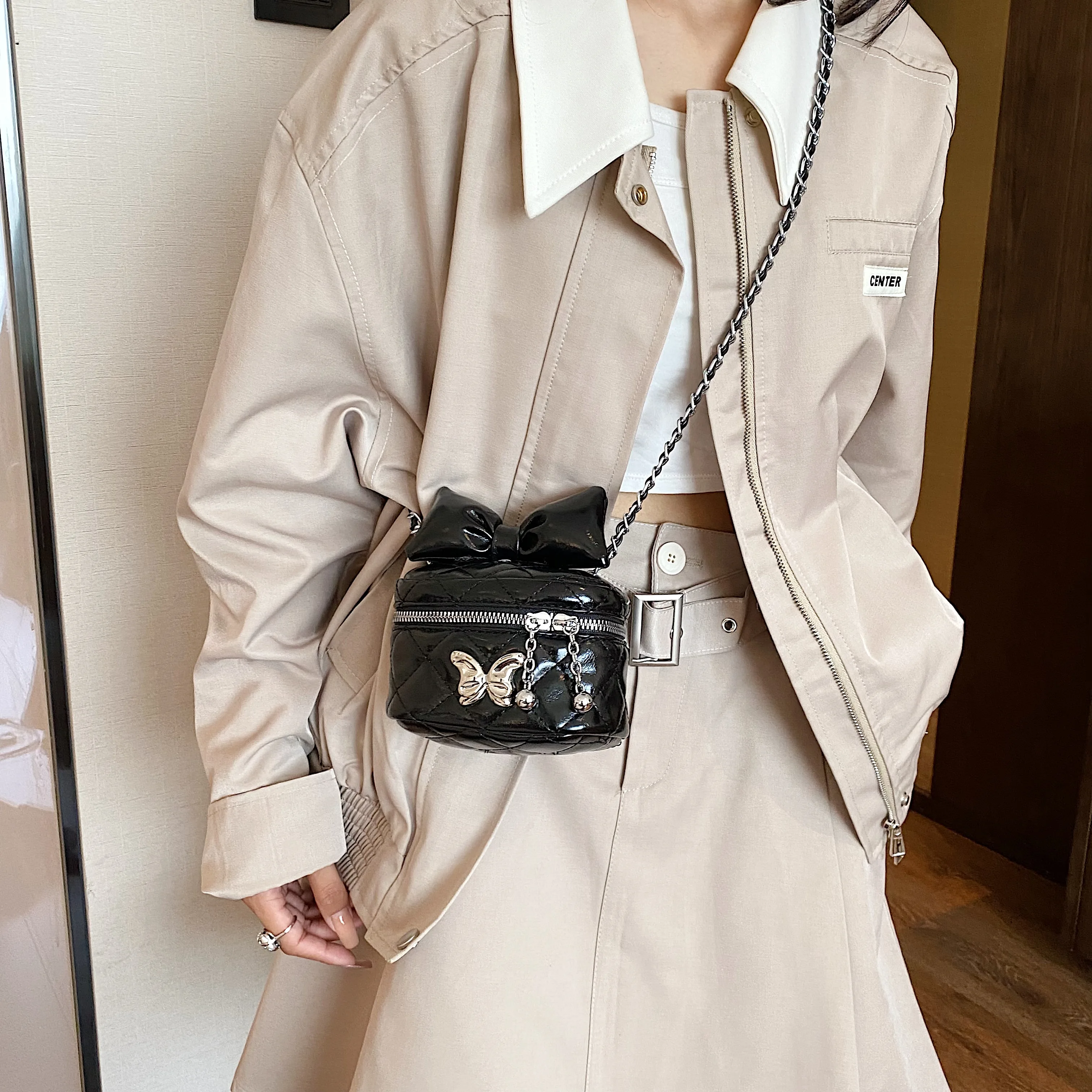Bow Mini Women's Bag Chains Handbag Diamond Lattice Shoulder Bag Korea Box Messenger Bag Y2K Satchel Butterfly Clutch Bags Kpop
Bow Mini Women's Bag Chains Handbag Diamond Lattice Shoulder Bag Korea Box Messenger Bag Y2K Satchel Butterfly Clutch Bags Kpop