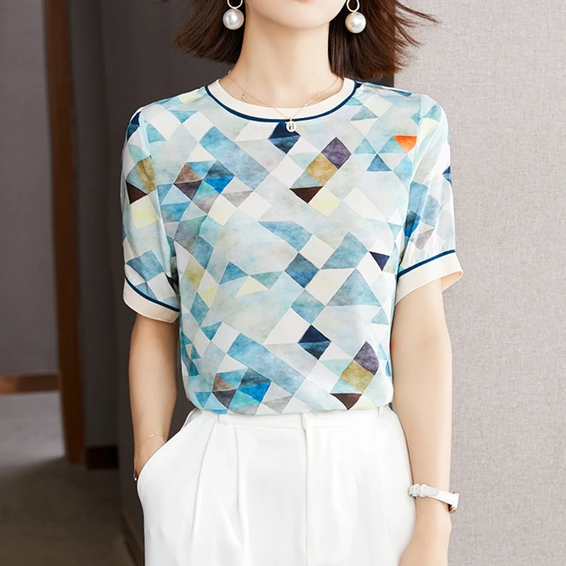 2022 Summer New Casual Tops Women's Fashion Short-sleeved Geometric Color Contrast Printed Ice Silk T-shirt Elegant Knitting Tee
2022 Summer New Casual Tops Women's Fashion Short-sleeved Geometric Color Contrast Printed Ice Silk T-shirt Elegant Knitting Tee