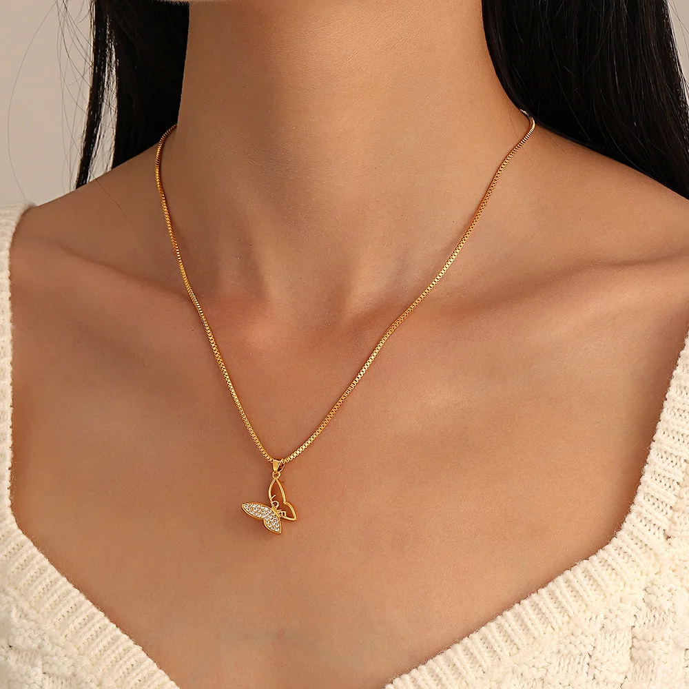 European And American Ins Asymmetric Butterfly Necklace Fashion Full Diamond Hollow Letter Collarbone Chain Temperament Necklace
European And American Ins Asymmetric Butterfly Necklace Fashion Full Diamond Hollow Letter Collarbone Chain Temperament Necklace