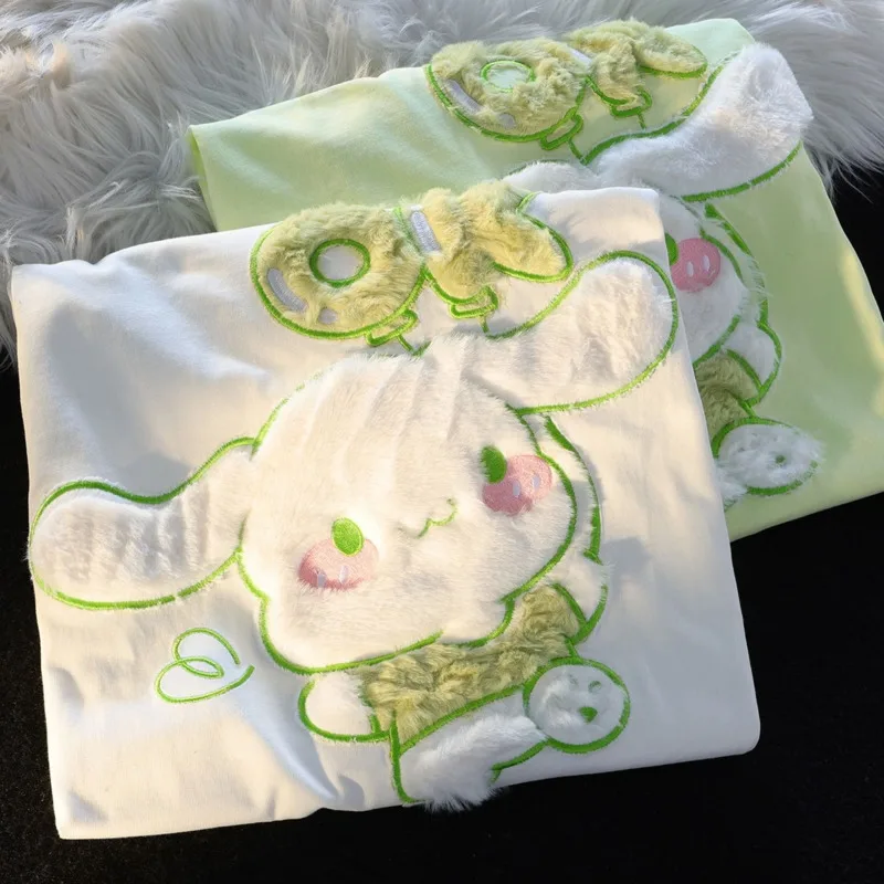 Женская футболка с вышивкой Sanrio Cinnamoroll, летняя Милая футболка с коротким рукавом для пары, зеленый и белый топ, милые футболки с графическим ...
Женская футболка с вышивкой Sanrio Cinnamoroll, летняя Милая футболка с коротким рукавом для пары, зеленый и белый топ, милые футболки с графическим ...