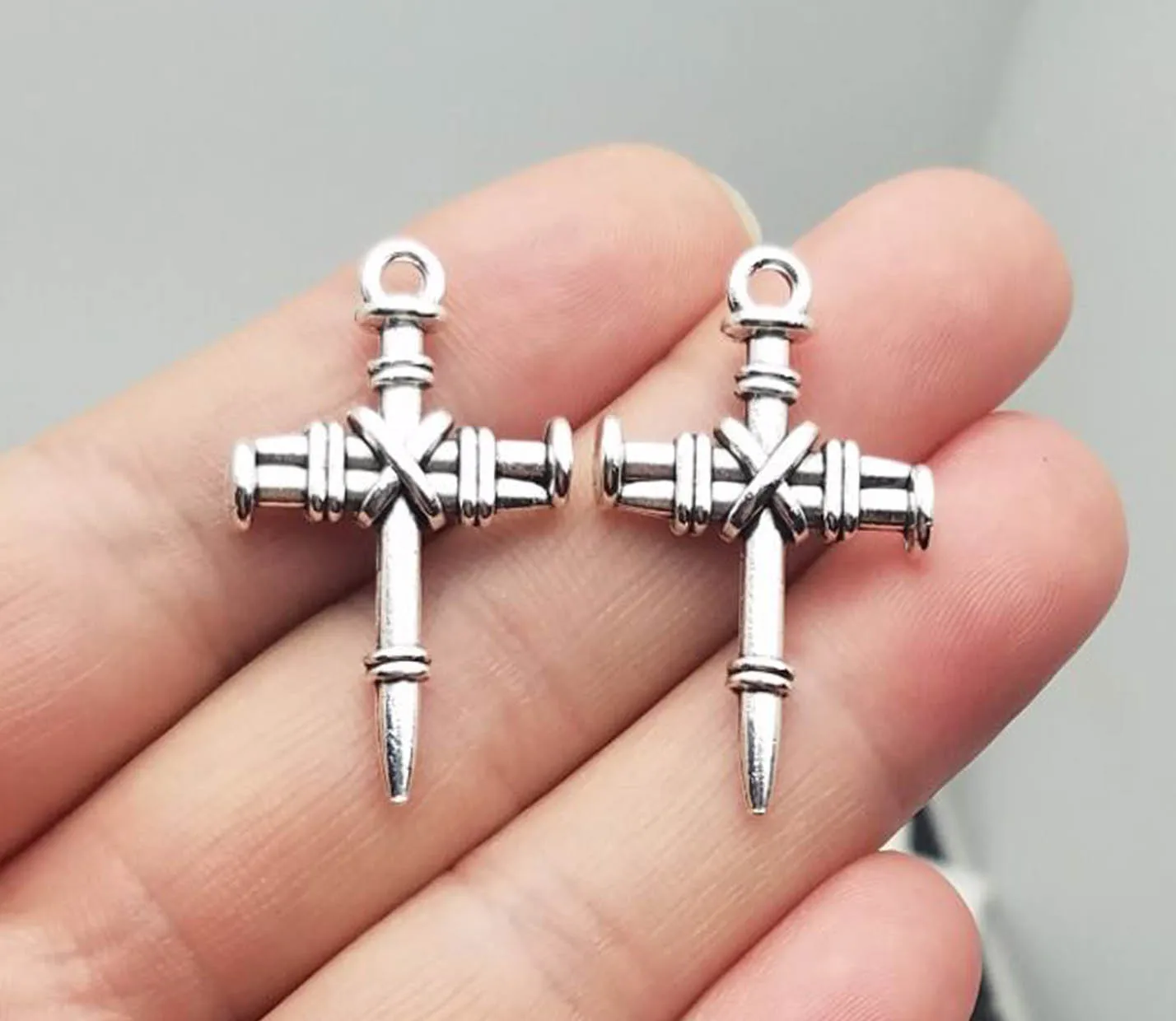 15pcs/lot--34x20mm Antique Silver Plated Nail Cross Charms Pendants DIY Necklace Earring Supplies Jewelry Making Accessories
15pcs/lot--34x20mm Antique Silver Plated Nail Cross Charms Pendants DIY Necklace Earring Supplies Jewelry Making Accessories