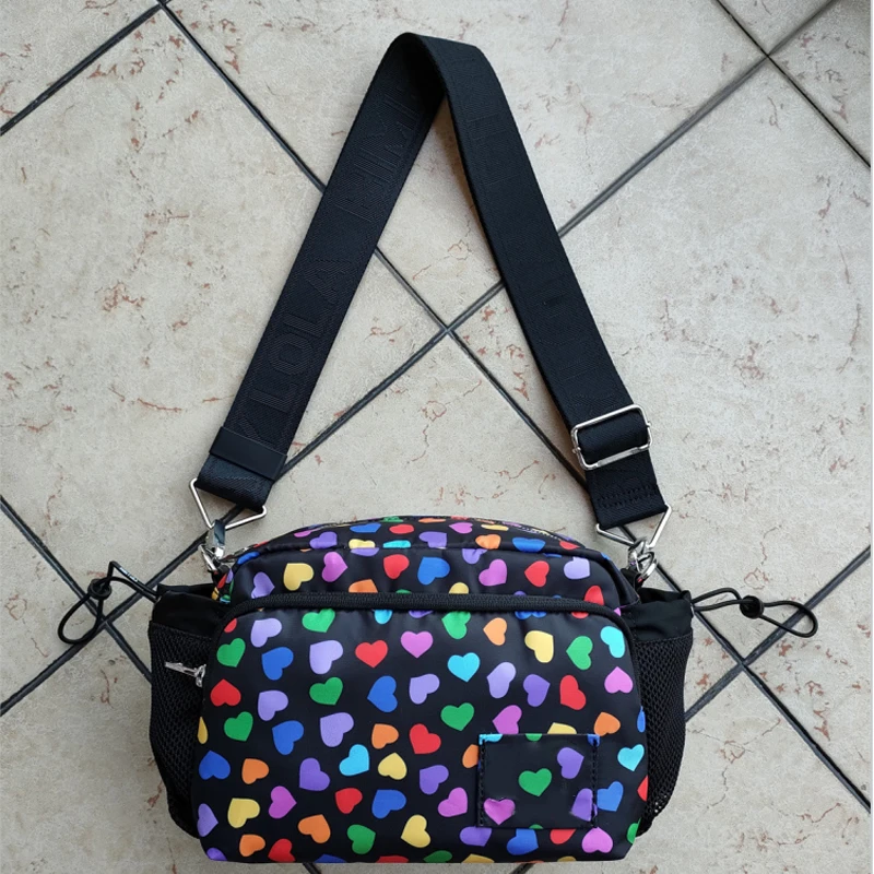 BYL Shoulder Bag High Quality Waterproof Nylon Fabric Color Love Heart Pattern Bag New Fashion Trend Enhances Temperament
BYL Shoulder Bag High Quality Waterproof Nylon Fabric Color Love Heart Pattern Bag New Fashion Trend Enhances Temperament
