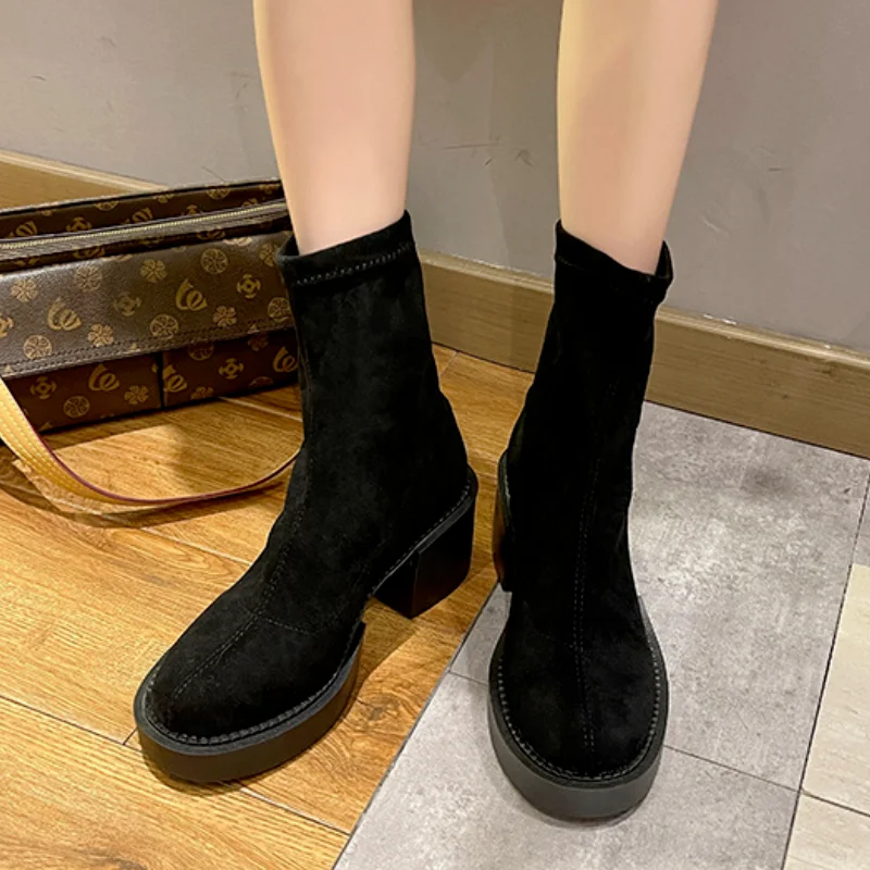 Winter New Women's High-heeled Boots Suede Non-slip Thick-soled Boots Women's Thick-heeled Boots Middle Calf Black Women's Boots
Winter New Women's High-heeled Boots Suede Non-slip Thick-soled Boots Women's Thick-heeled Boots Middle Calf Black Women's Boots