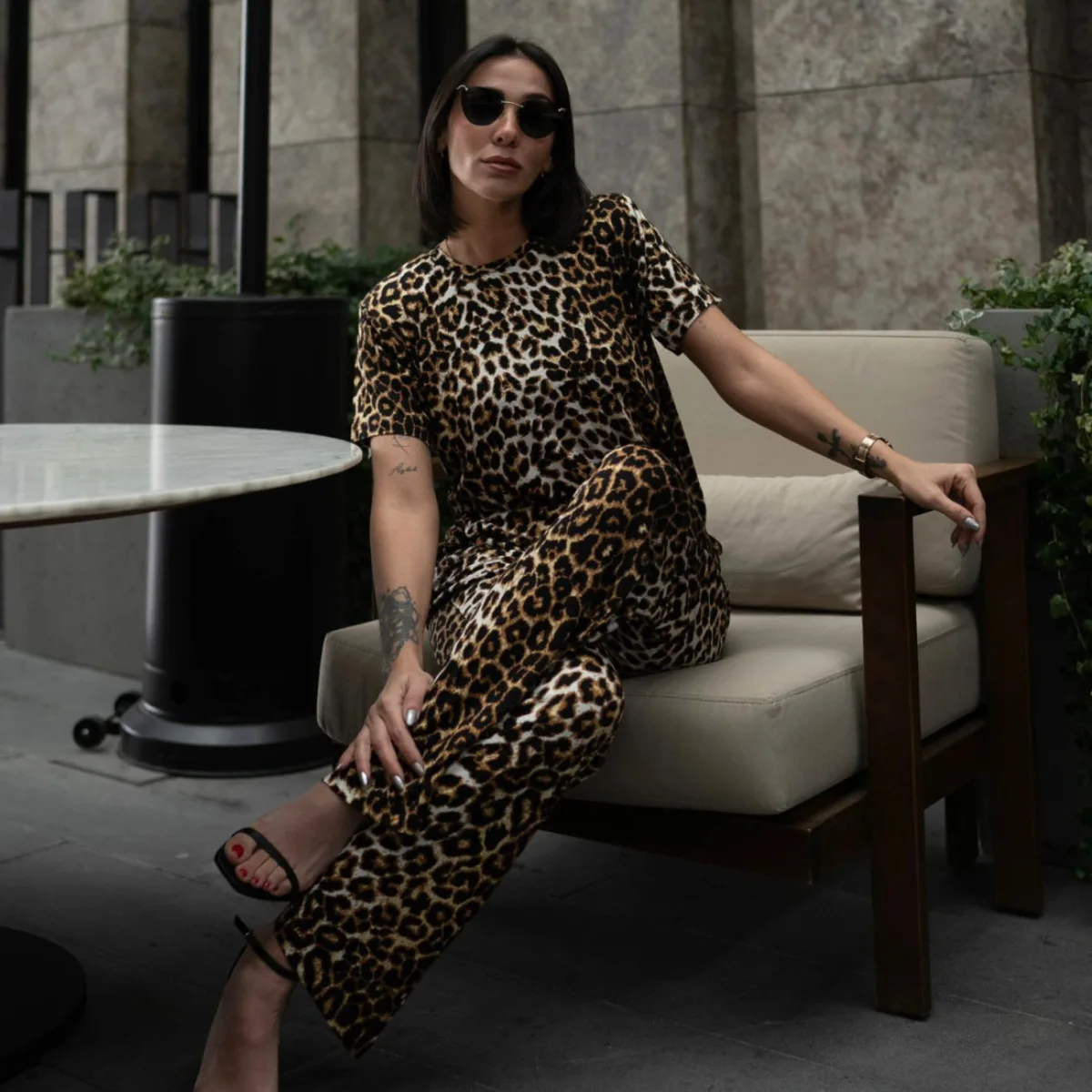 Fashion Harajuku women's short-sleeved trousers suit spring and autumn casual leopard print T-shirt sports casual pants suit
Fashion Harajuku women's short-sleeved trousers suit spring and autumn casual leopard print T-shirt sports casual pants suit
