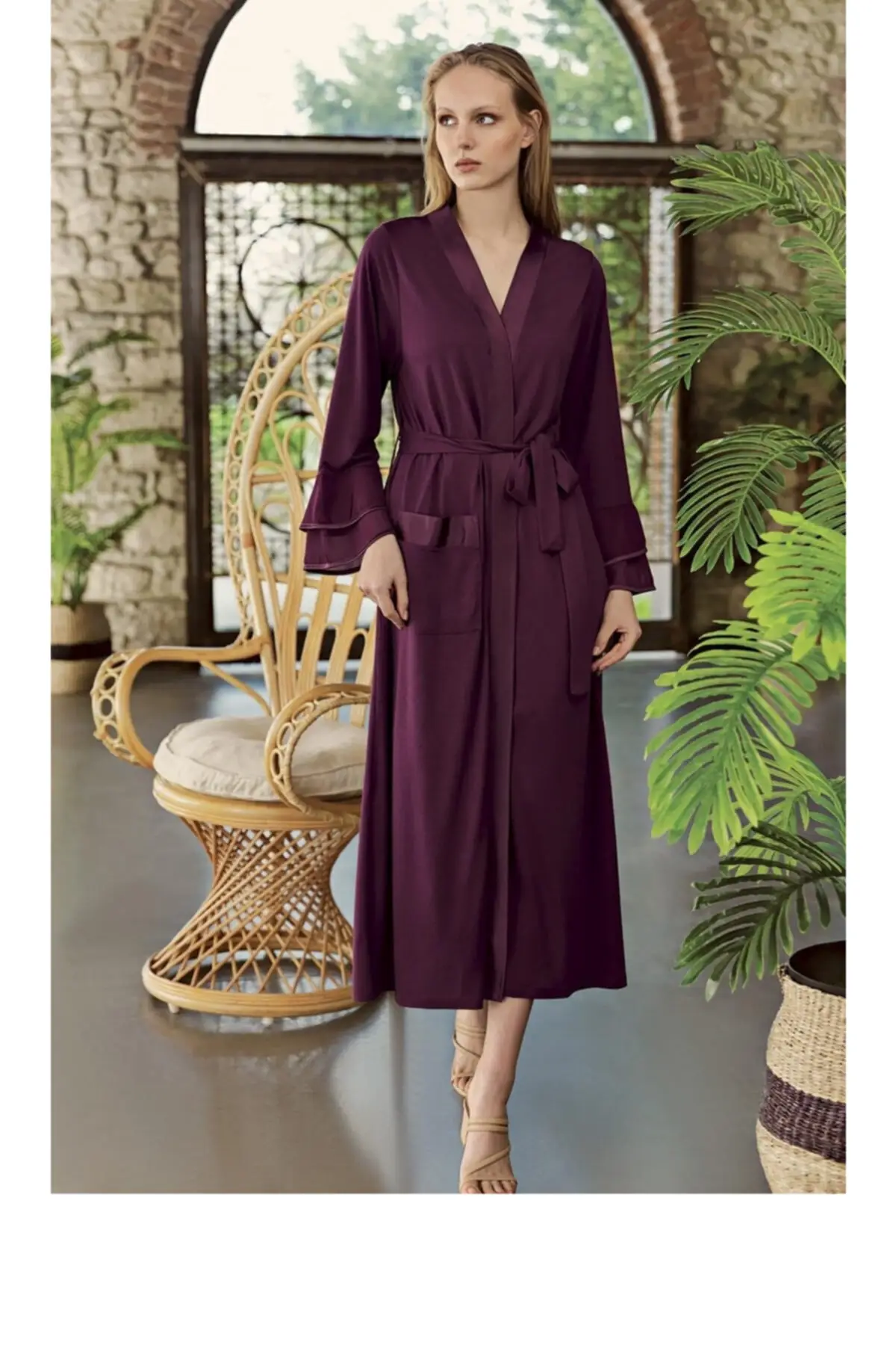 Халат женский атласный с баской, модный халат для послеродового периода, пикантный пеньюар, кимоно, одежда для сна для невесты, ночная рубаш...
Халат женский атласный с баской, модный халат для послеродового периода, пикантный пеньюар, кимоно, одежда для сна для невесты, ночная рубаш...