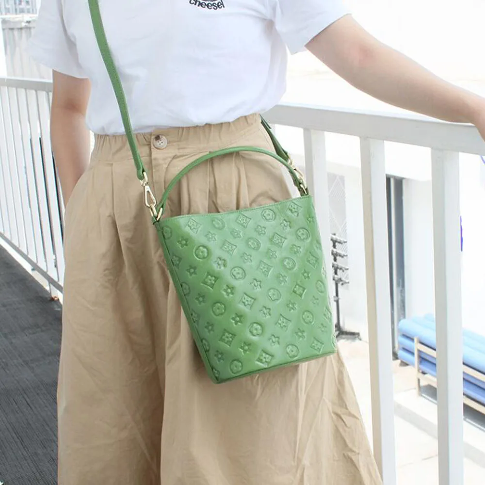 Fashion Cow Skin Embossed Bucket Bag Crossbody Shoulder Bags Cowhide Women's Designer Shopping Messenger Bags
Fashion Cow Skin Embossed Bucket Bag Crossbody Shoulder Bags Cowhide Women's Designer Shopping Messenger Bags