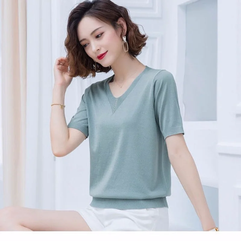 Pullovers V -neck short -sleeved T -shirt female high -end summer loose and thin ice silk knitted shirt female physical shirt
Pullovers V -neck short -sleeved T -shirt female high -end summer loose and thin ice silk knitted shirt female physical shirt