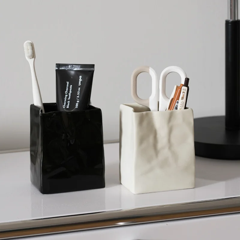 Dressing table, desk, cosmetics container, eye shadow, brush bucket, advanced storage rack, tabletop, flower arrangement, cerami
Dressing table, desk, cosmetics container, eye shadow, brush bucket, advanced storage rack, tabletop, flower arrangement, cerami
