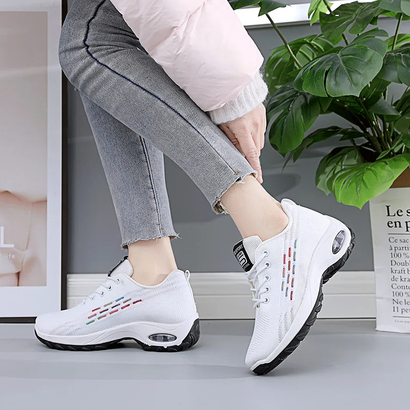 

2023 New Mom Shoes Slip-on Soft Fashion Sports Casual Shoes Breathable Loafers