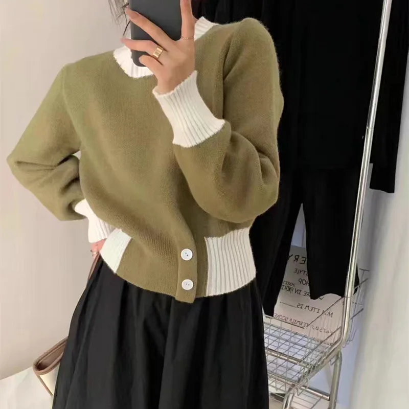 Little Fresh Waist Tie Button Round Neck Sweater Women's New Style Sweater Sweater Top with Sweet Inner Layer
Little Fresh Waist Tie Button Round Neck Sweater Women's New Style Sweater Sweater Top with Sweet Inner Layer