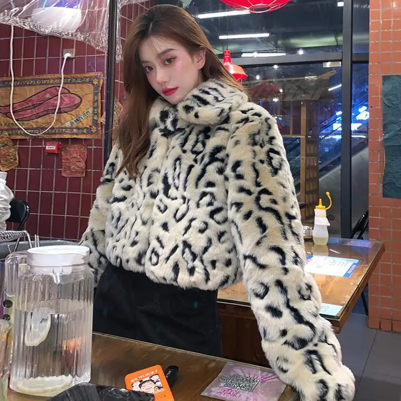 Women 2022 Winter New Fashion Loose Turn Down Collar Faux Fox Fur Outerwear Female Colorful Warm Leopard Print Jacket Coats A23
Women 2022 Winter New Fashion Loose Turn Down Collar Faux Fox Fur Outerwear Female Colorful Warm Leopard Print Jacket Coats A23