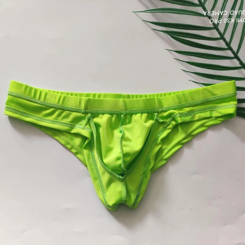 Spot men's briefs solid color sexy low waist underwear polyester comfortable breathable small briefs
Spot men's briefs solid color sexy low waist underwear polyester comfortable breathable small briefs
