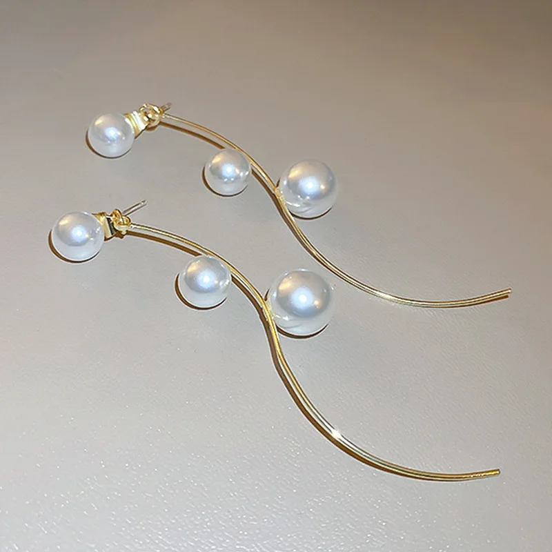 European and American Women's Pearl Metal Tassel Earrings Personalized Ins Earrings
European and American Women's Pearl Metal Tassel Earrings Personalized Ins Earrings