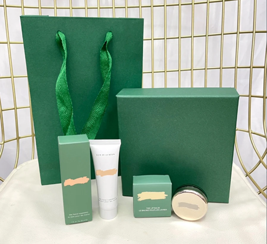 2-piece set High Quality Hand Cream 30ml and lip balm 5g Long Lasting Moisturizing Hydrating Whitening and Smooth
2-piece set High Quality Hand Cream 30ml and lip balm 5g Long Lasting Moisturizing Hydrating Whitening and Smooth