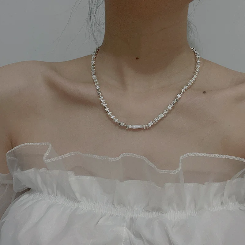 2022 Korea Chic Handmade Silver Color Beads Geometric Square Pendant Choker Necklace Jewelry
2022 Korea Chic Handmade Silver Color Beads Geometric Square Pendant Choker Necklace Jewelry