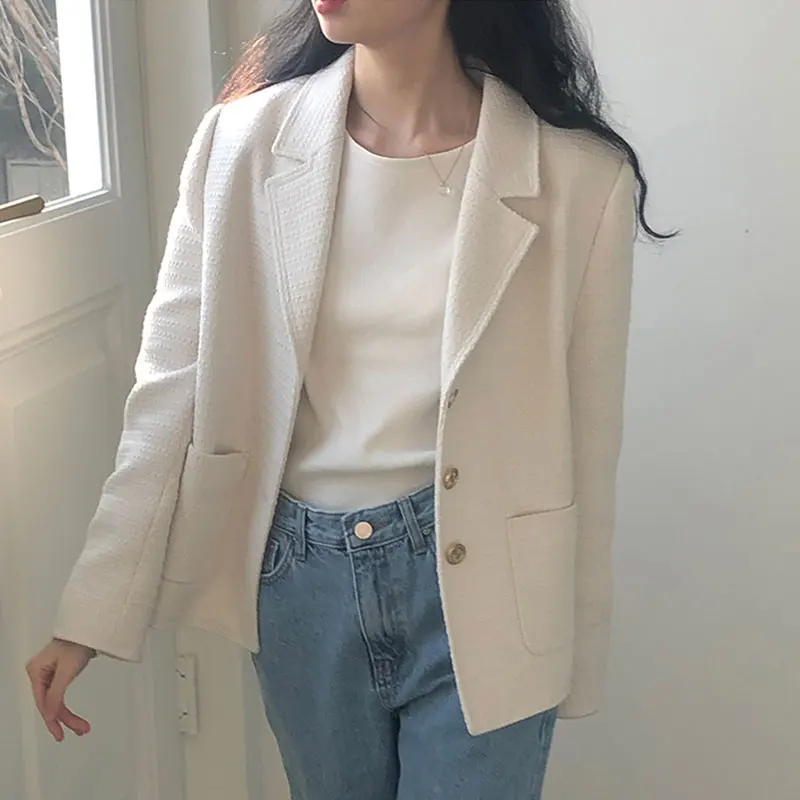 Korean Spring Summer French High Sense Suit Collar Three Buttons Loose And Versatile Long Sleeve Tweed Short Women'S Coat
Korean Spring Summer French High Sense Suit Collar Three Buttons Loose And Versatile Long Sleeve Tweed Short Women'S Coat