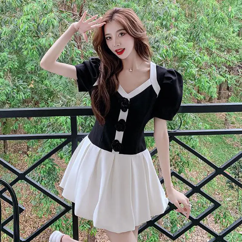2022 Summer Women New Korean Suits Female Flower Short Sleeve Pullover Tops + High Waist A-line Skirts Ladies 2 Piece Sets Y171
2022 Summer Women New Korean Suits Female Flower Short Sleeve Pullover Tops + High Waist A-line Skirts Ladies 2 Piece Sets Y171