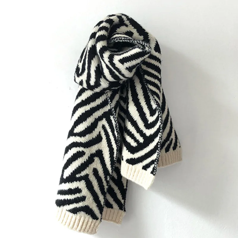 

Новый вязаный маленький шарф в южнокорейском стиле зимний парный узор зебры легко сочетается с коротким теплым шарфом для студентов