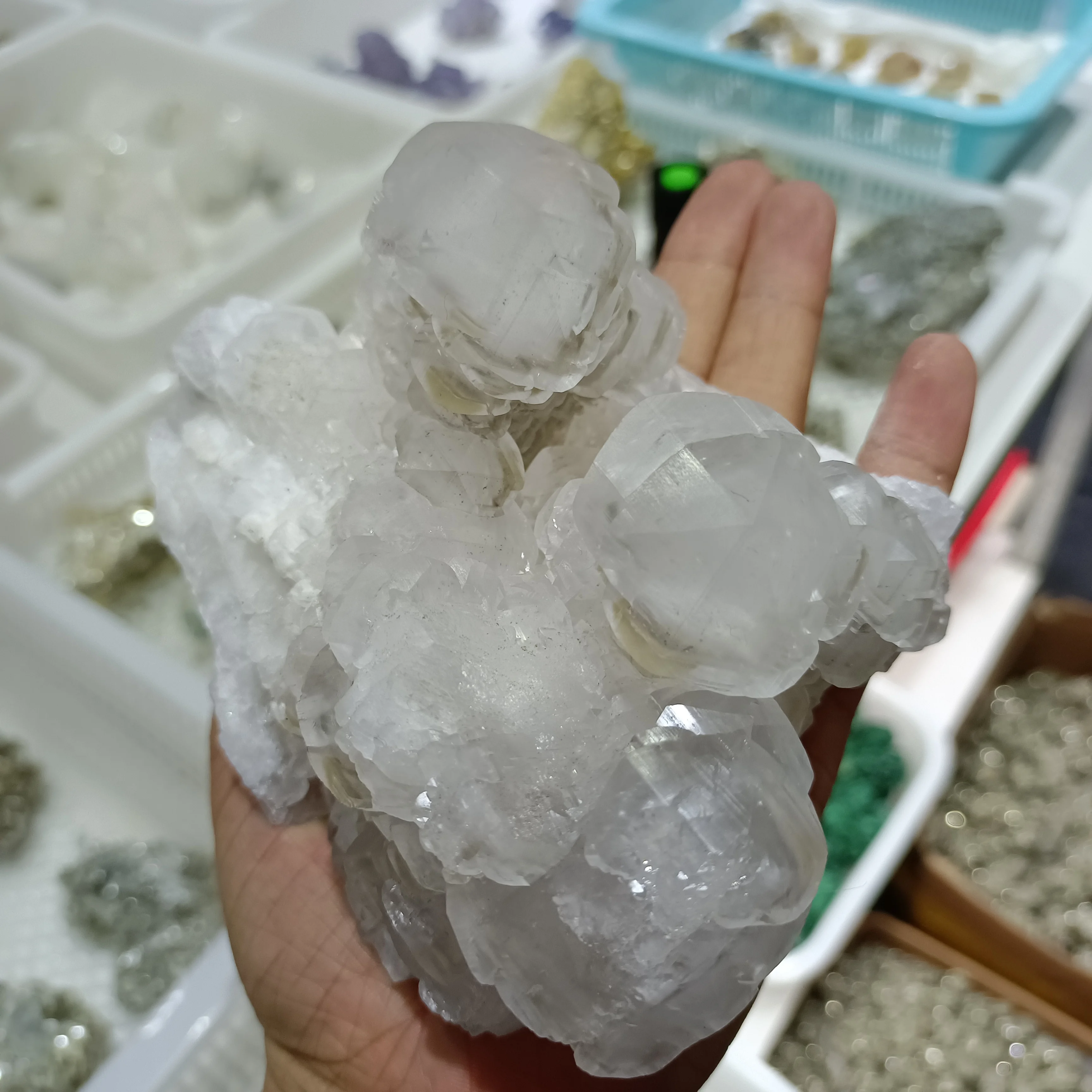 Natural Fluorescent Calcite Quartz Crystal Energy Mineral Specimen Reiki Healing Treasure Stone Ornaments
Natural Fluorescent Calcite Quartz Crystal Energy Mineral Specimen Reiki Healing Treasure Stone Ornaments