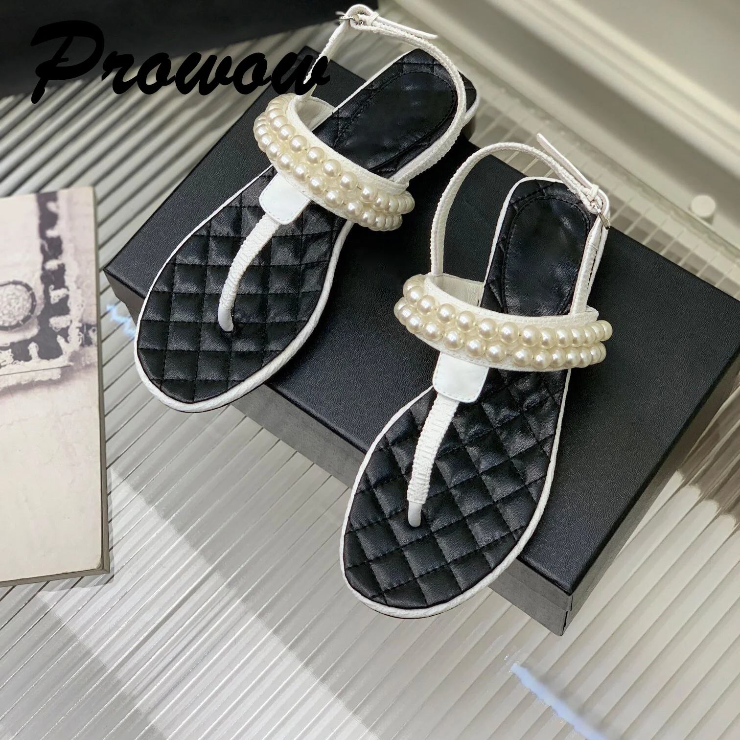 Женские сандалии из натуральной кожи, с жемчугом 
Женские сандалии из натуральной кожи, с жемчугом