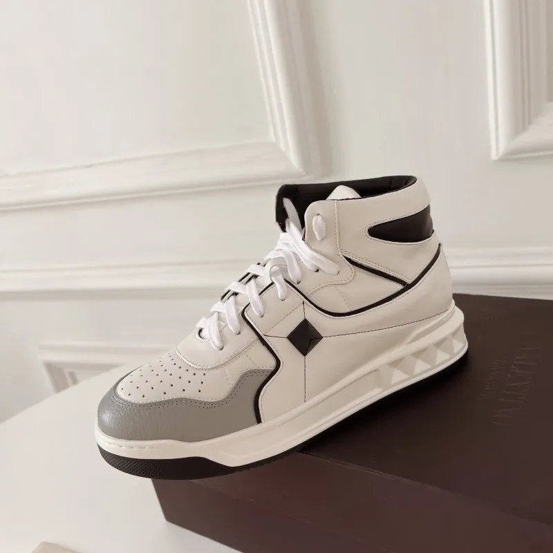 Luxury Skateboard Shoes Fashion Rivets Design Men Sneakers Leather Platform Couple Causal All-match Men Women Luxury Sneakers
Luxury Skateboard Shoes Fashion Rivets Design Men Sneakers Leather Platform Couple Causal All-match Men Women Luxury Sneakers