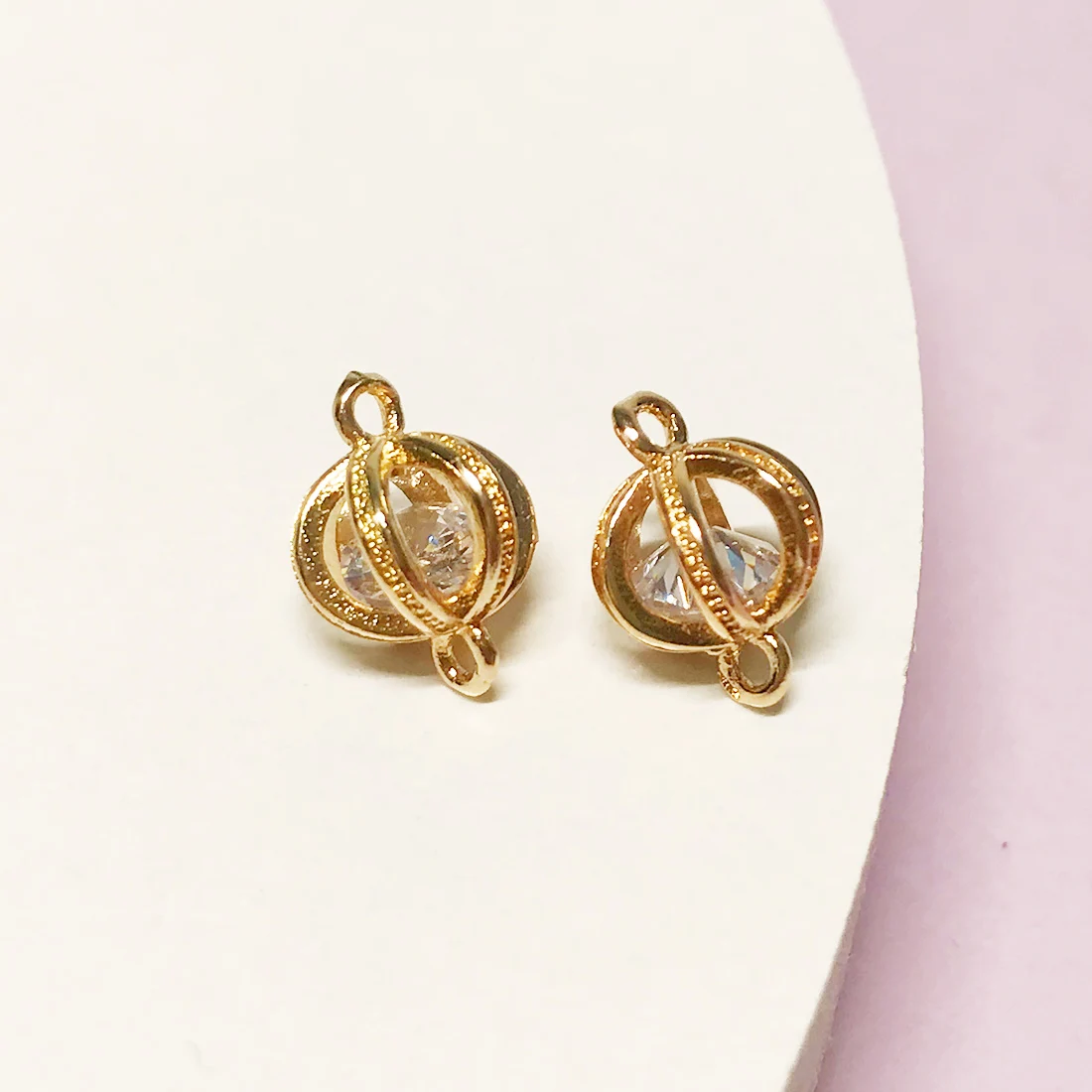 A Pair of Dangle Earrings Setting Base14K Gold-clad Zircon Double Hanging Lantern Charms Diy Earrings Jewelry Accessories
A Pair of Dangle Earrings Setting Base14K Gold-clad Zircon Double Hanging Lantern Charms Diy Earrings Jewelry Accessories