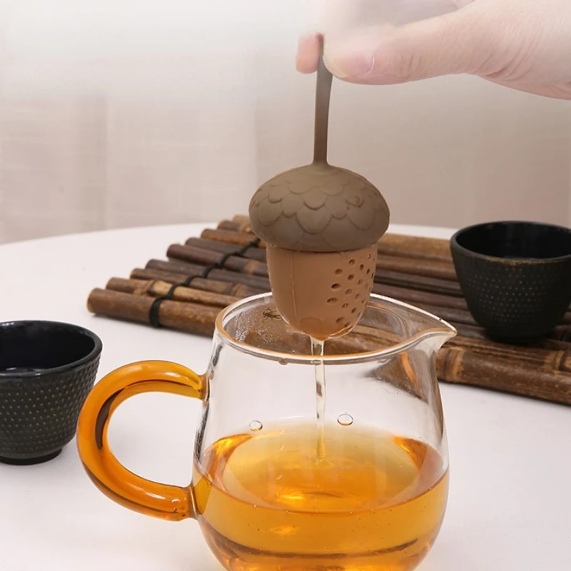 1PC Creative Silicone Tea Bag Strainer Acorn Shaped Tea Infuser Cooking Gadgets Spice Diffuser Tea Filter Kitchen Accessories
1PC Creative Silicone Tea Bag Strainer Acorn Shaped Tea Infuser Cooking Gadgets Spice Diffuser Tea Filter Kitchen Accessories