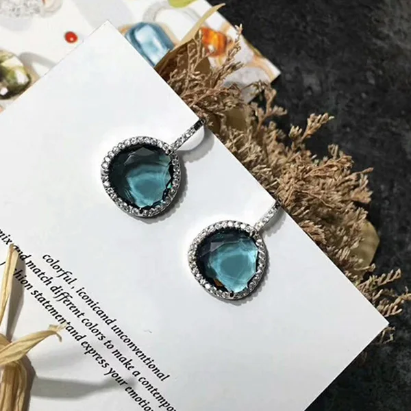8 Colors Candy Style Crystal Earrings for Women Irregular Natural Crystal Water Drop Earring for Women Gift Fashion Jewelry
8 Colors Candy Style Crystal Earrings for Women Irregular Natural Crystal Water Drop Earring for Women Gift Fashion Jewelry