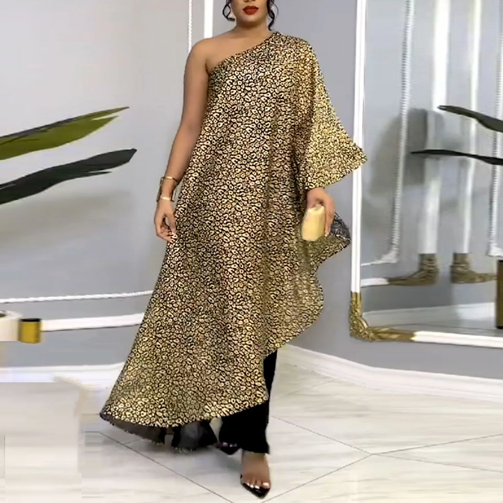 Элегантный женский комбинезон, новый осенний модный эластичный комбинезон с диагональным вырезом и одним рукавом, соблазнительный комбинезон с золотым тиснением
Элегантный женский комбинезон, новый осенний модный эластичный комбинезон с диагональным вырезом и одним рукавом, соблазнительный комбинезон с золотым тиснением