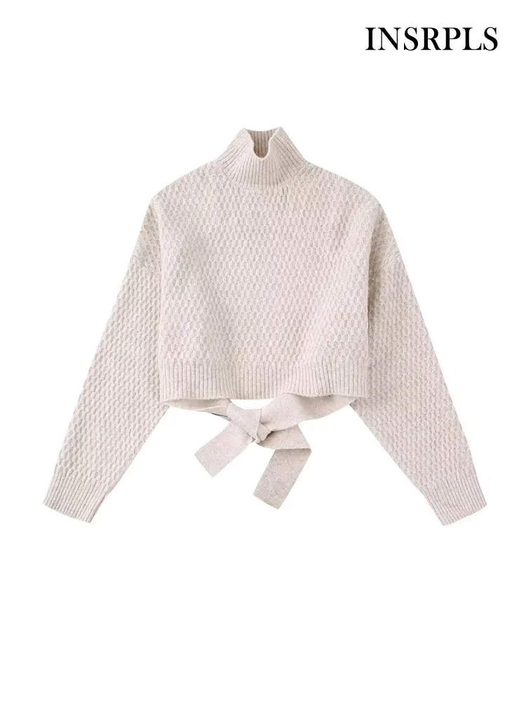 Женский трикотажный свитер с длинным рукавом и высоким воротником
Женский трикотажный свитер с длинным рукавом и высоким воротником