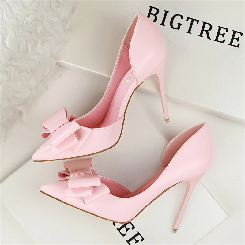 2022 Summer New Korean Fashion Sexy Pumps Shoes Bow High Heel High Heel Shallow Pointed Side Hollow Profession Banquet Shoes
2022 Summer New Korean Fashion Sexy Pumps Shoes Bow High Heel High Heel Shallow Pointed Side Hollow Profession Banquet Shoes