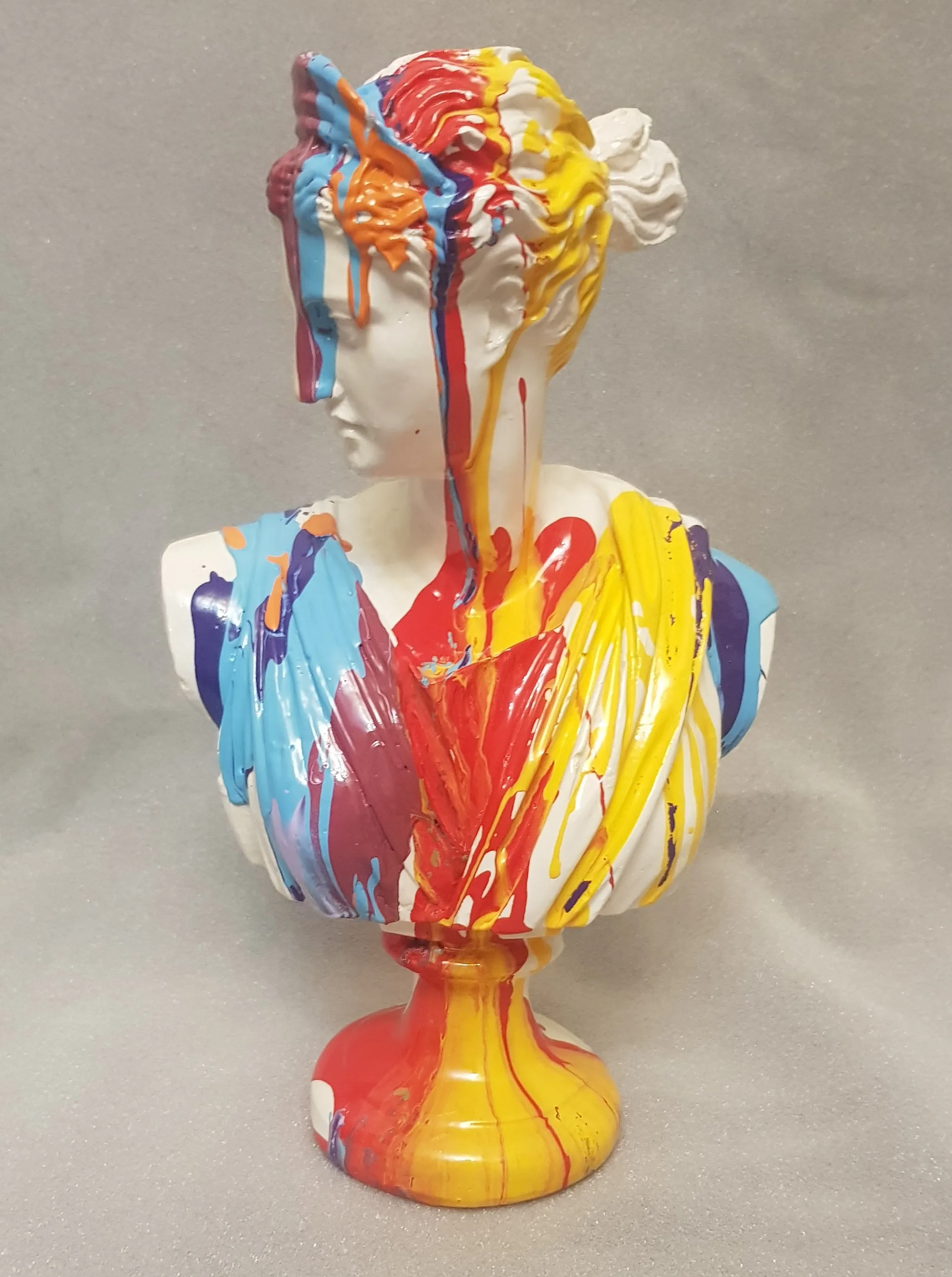 Скульптура статуи Дианы в стиле поп-арт
Скульптура статуи Дианы в стиле поп-арт