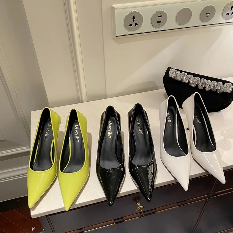 Туфли на высоком каблуке-шпильке, лакированные Шлепанцы из искусственной кожи, с мелким открытым носком, бежевые, резиновые, черные 
Туфли на высоком каблуке-шпильке, лакированные Шлепанцы из искусственной кожи, с мелким открытым носком, бежевые, резиновые, черные