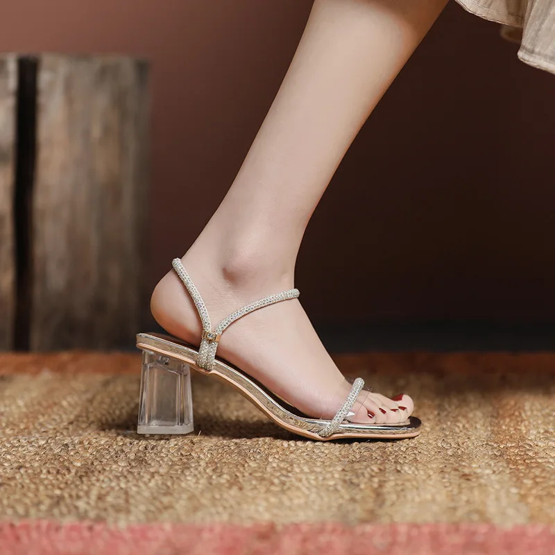 Сандалии
Сандалии