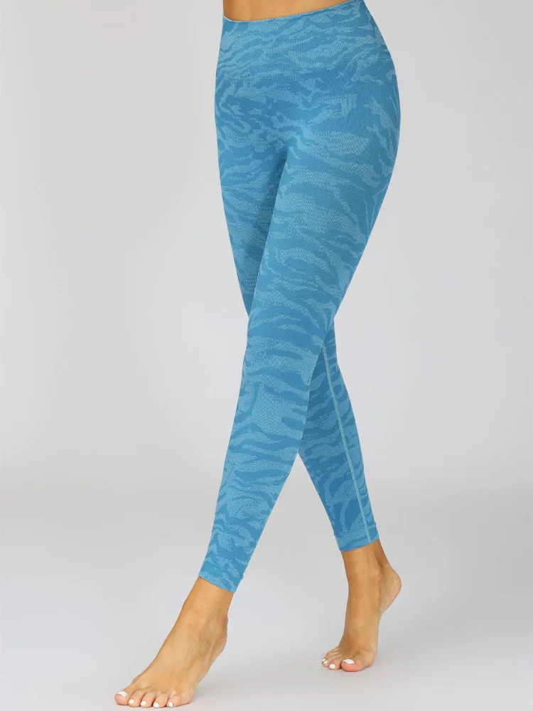 Women's Camouflage Pants Seamless Ninth Fitness Tights Leggings Sport Women Fitness
Women's Camouflage Pants Seamless Ninth Fitness Tights Leggings Sport Women Fitness