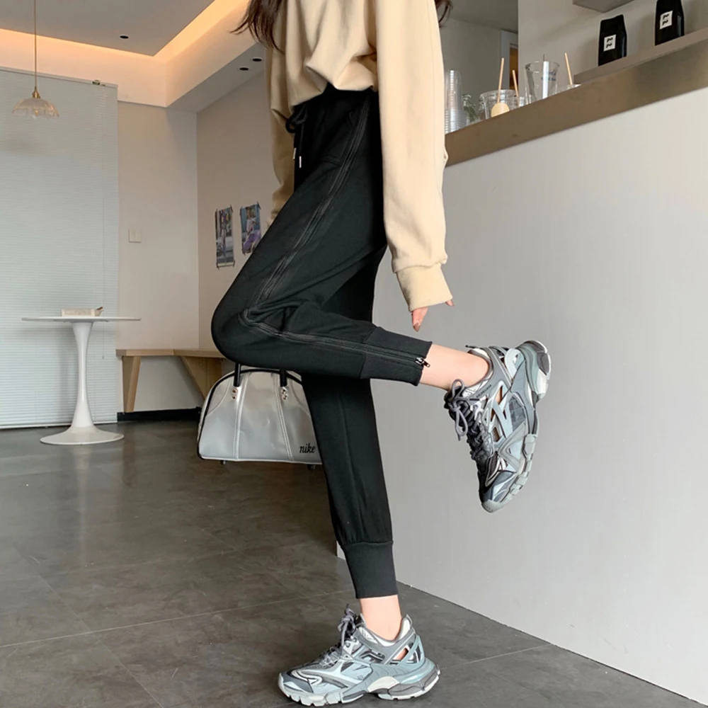 2022 Spring And Autumn Sports Pants Women's Zipper Split Sweatpants Loose Jogging High Waist Casual Pants
2022 Spring And Autumn Sports Pants Women's Zipper Split Sweatpants Loose Jogging High Waist Casual Pants