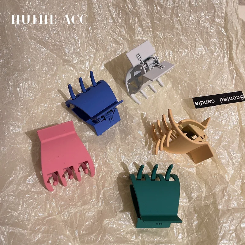 2022 New Personalized Trend Geometric Hairpin Cold Wind Niche Simple Grip Fashion Versatile Design Hair Accessories
2022 New Personalized Trend Geometric Hairpin Cold Wind Niche Simple Grip Fashion Versatile Design Hair Accessories