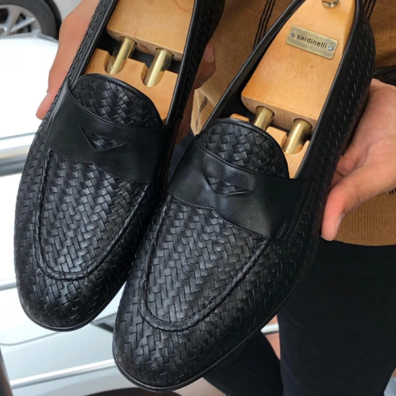 New Loafers Men Shoes PU Solid Color Fashion Business Casual Outdoor Daily Classic Woven Pattern Mask Slip-on Dress Shoes CP086
New Loafers Men Shoes PU Solid Color Fashion Business Casual Outdoor Daily Classic Woven Pattern Mask Slip-on Dress Shoes CP086