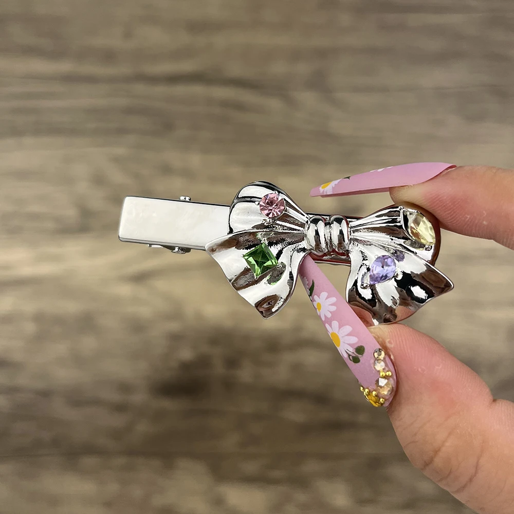 Zircon Bow Hair Clips For Women Fashion Simple Duck Bill Hair Accessories Ladies Romantic Ball Jewelry Wholesale Direct Sales
Zircon Bow Hair Clips For Women Fashion Simple Duck Bill Hair Accessories Ladies Romantic Ball Jewelry Wholesale Direct Sales