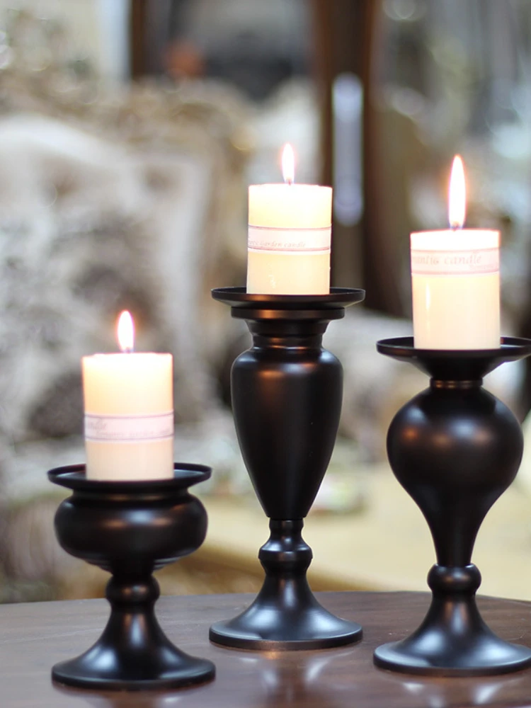 

Jane's retro candlesticks are old ideas, wrought iron wedding candlesticks are decorated with candlelight dinner
