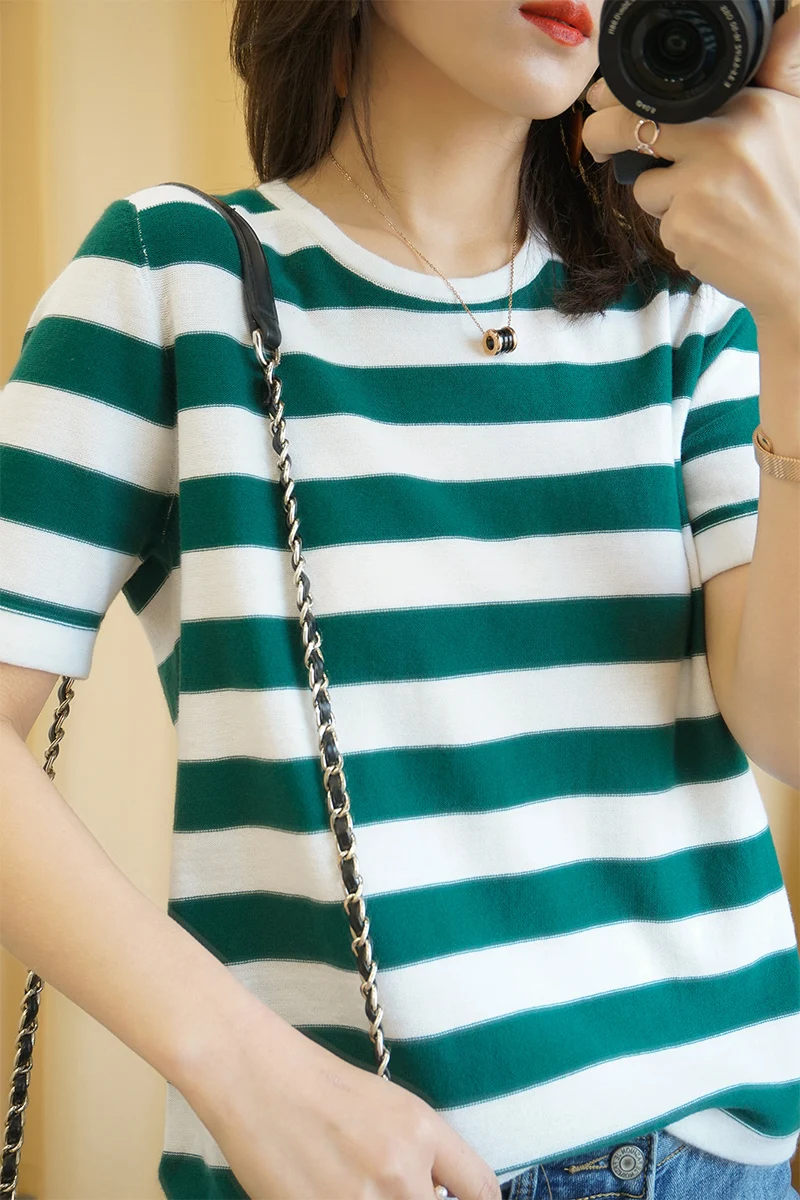 2022 summer new stripe short sleeve T-shirt women's loose round neck style cotton top 
2022 summer new stripe short sleeve T-shirt women's loose round neck style cotton top