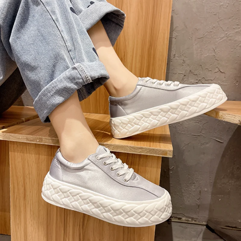 Fashion 2022 Candy Color Womens Board Shoes Round Toe Thick Bottom Lace-up Casual Canvas Shoes Women Flat Platform Shoes
Fashion 2022 Candy Color Womens Board Shoes Round Toe Thick Bottom Lace-up Casual Canvas Shoes Women Flat Platform Shoes