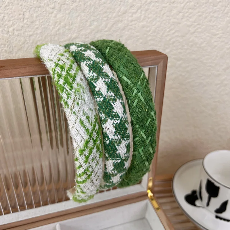 Green Knitted Woolen Sponge Hair Band Retro Wide Brim Headband Mesh Red High Skull Top Fashionable Hair Accessories
Green Knitted Woolen Sponge Hair Band Retro Wide Brim Headband Mesh Red High Skull Top Fashionable Hair Accessories