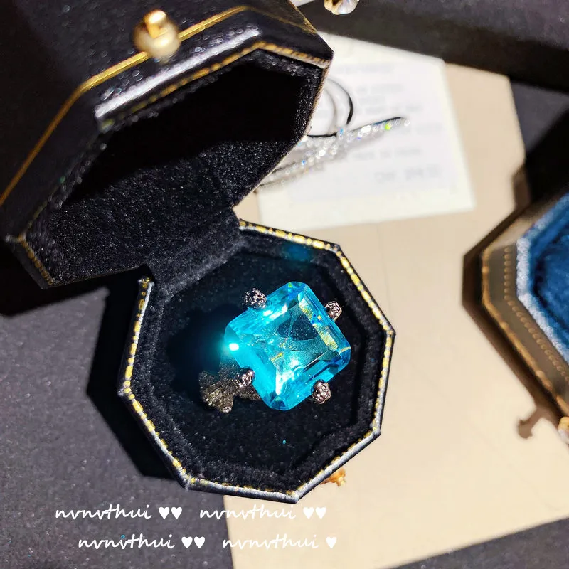 High Quality Designer Huge 6 Carat Natural Aquamarine Topaz Ring for Women 925 Silver Color Wedding Engagement Open Ring Jewelry
High Quality Designer Huge 6 Carat Natural Aquamarine Topaz Ring for Women 925 Silver Color Wedding Engagement Open Ring Jewelry